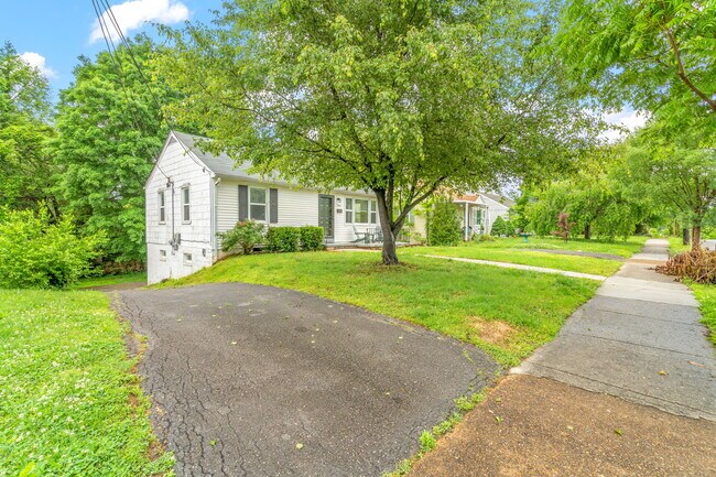 Building Photo - 1035 Oglewood Ave
