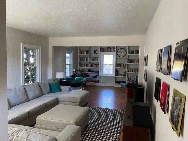 Sala de estar/comedor. - 826 Hall St