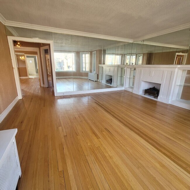 Building Photo - 8010 S Saint Lawrence Ave
