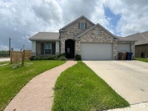 Building Photo - 8233 Yosemite Dr