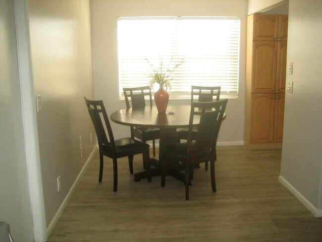 Foto del edificio - 340 Mansfield Dr
