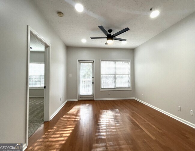 Building Photo - 1250 Parkwood Cir SE
