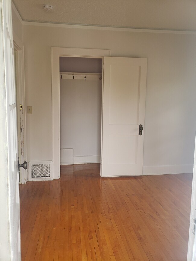 Foto del edificio - 1517 Waverly Ave