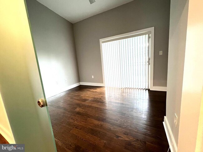Foto del edificio - 1620 E St NE