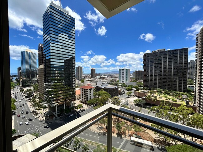 Building Photo - Capitol Place 2-Bedroom