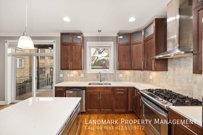 Foto del edificio - 4208 N Albany Ave