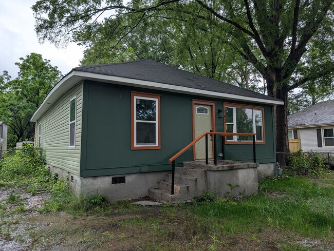 Foto del edificio - Room in House on Dixon Cir