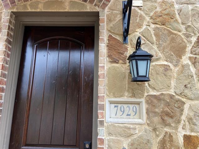 Foto del edificio - 7929 Parkwood Blvd