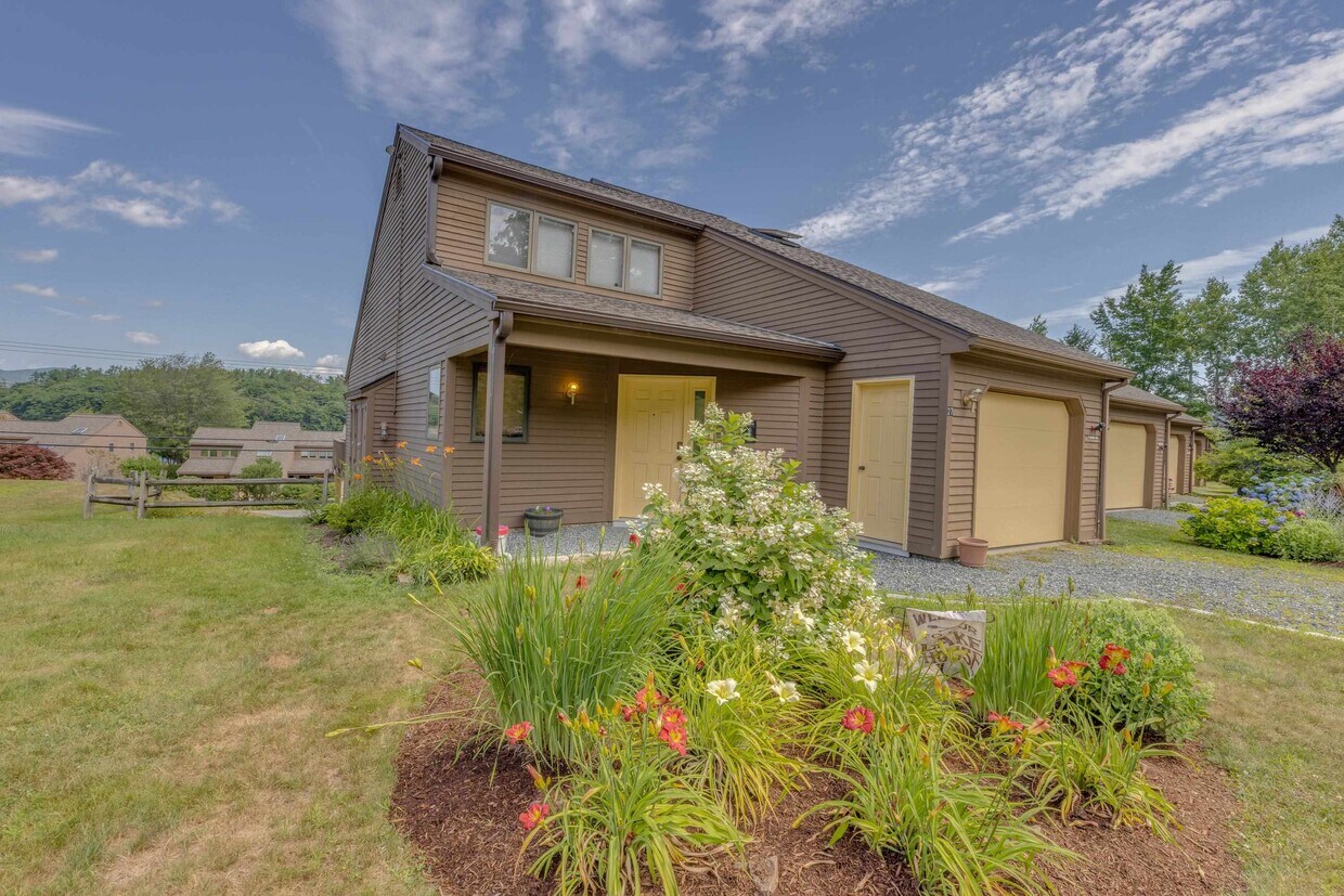 Primary Photo - 21 Woodbury Dr