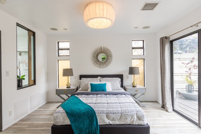 Building Photo - 13263 Venice Blvd