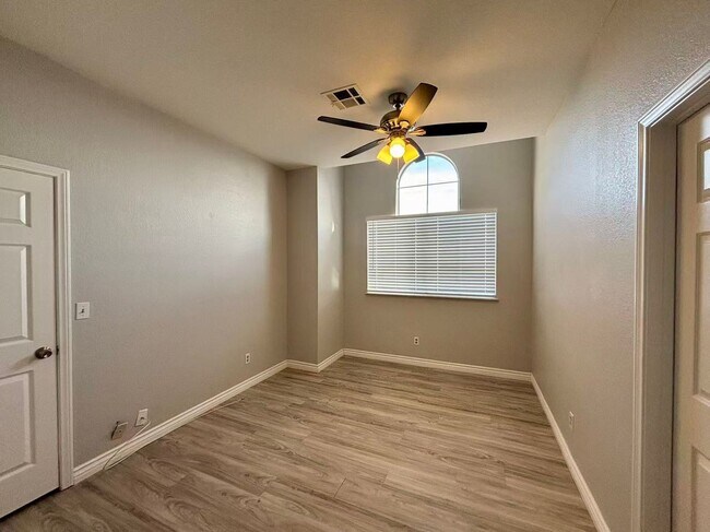 Foto del edificio - Beautiful 4 bedroom house in Summerlin