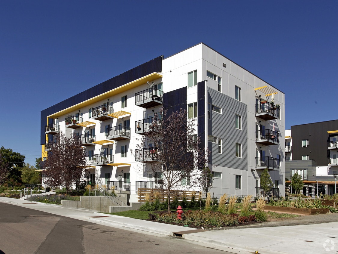 Building Photo - The Residences at Creekside