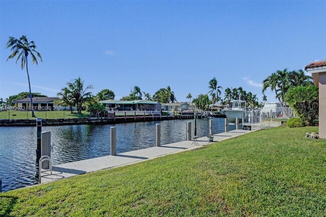 Foto del edificio - 949 SE 10th Ct