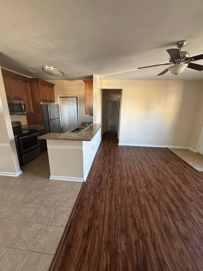 Foto del edificio - 310 Primrose Ln