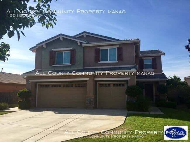 Building Photo - 4 Bedroom 2.5 Bathroom Two Story Home for ...