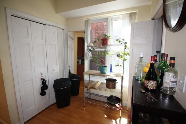 Building Photo - 5 Albemarle St