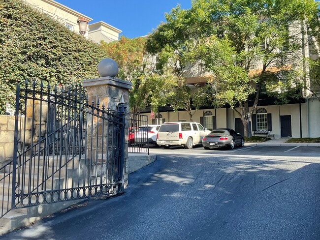 Building Photo - 100 W Court St