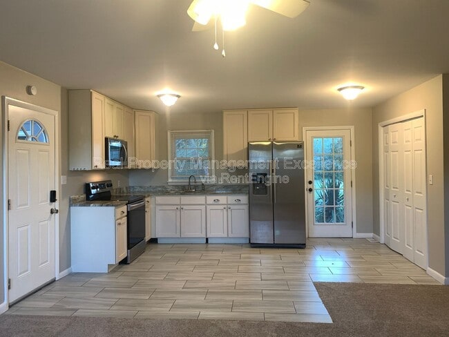 Building Photo - 300 Ln of Sir Lancelot