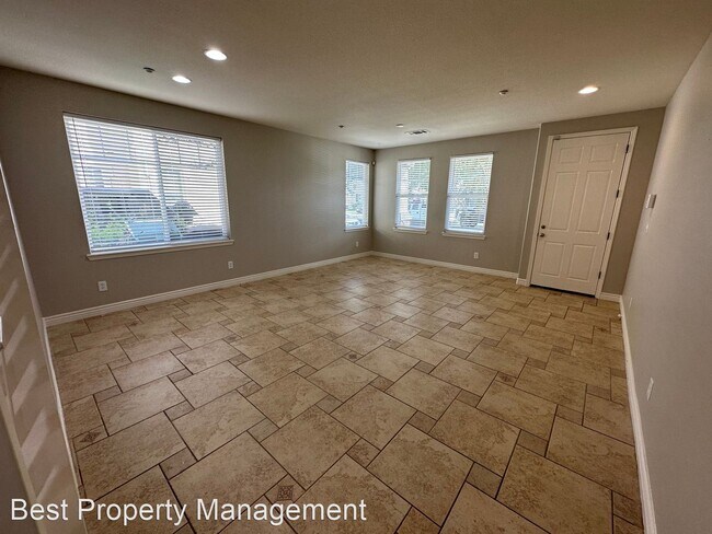 Foto del edificio - 4 br, 2.5 bath House - 239 Lawrence Ln