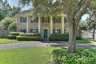 Building Photo - 14627 Carolcrest Dr