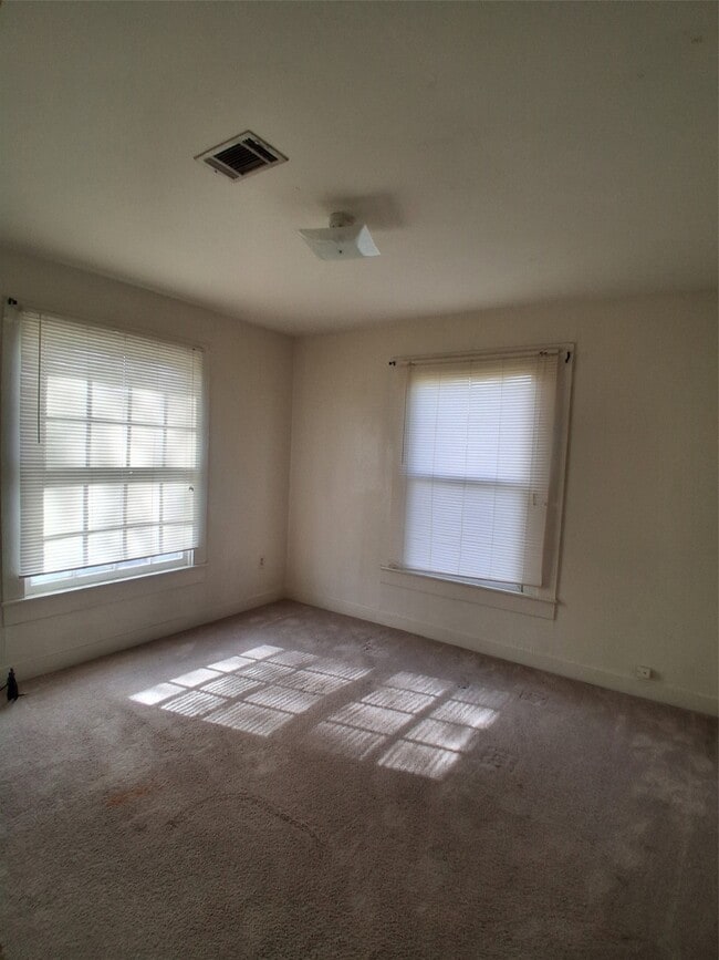 Building Photo - 204 Holderrieth Blvd