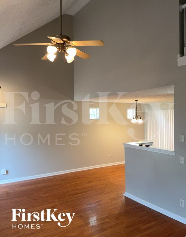 Foto del edificio - 3080 Lakeside Cir