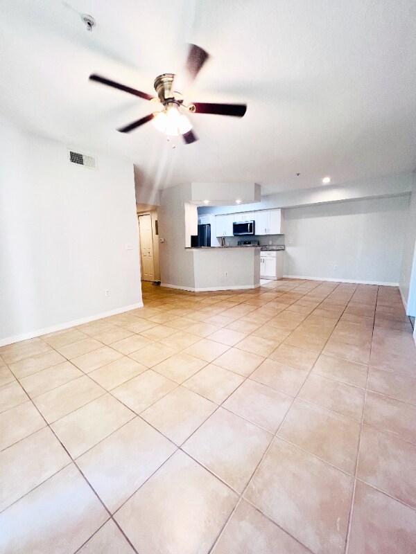 Foto del edificio - 713 Crest Pines Dr