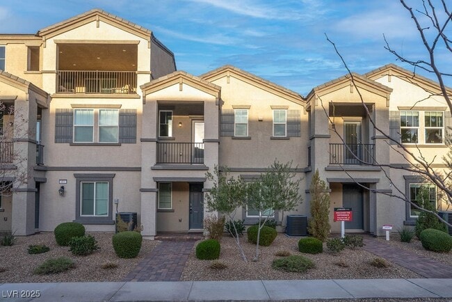 Building Photo - 483 Ylang Pl