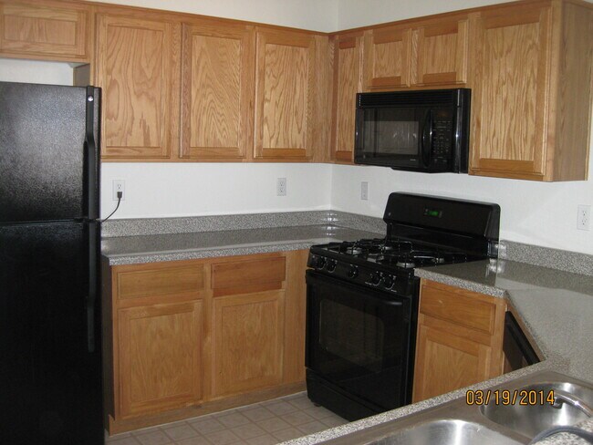Building Photo - 5855 Valley Dr