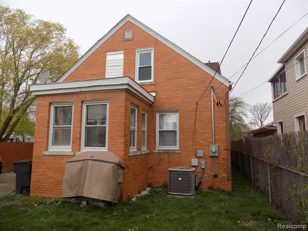 Building Photo - 8268 Cadillac Ave