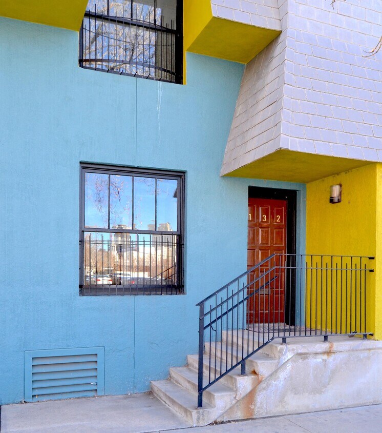 Primary Photo - 132 W 11th Ave