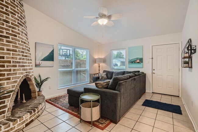 Foto del edificio - 1413 Rutland Dr