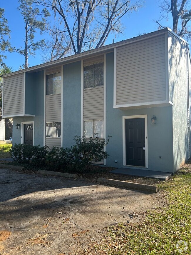 Building Photo - 1563 Live Oak Dr