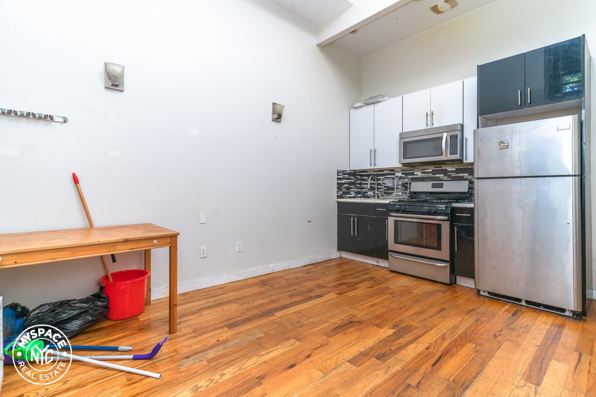 Primary Photo - 1247 Jefferson Ave