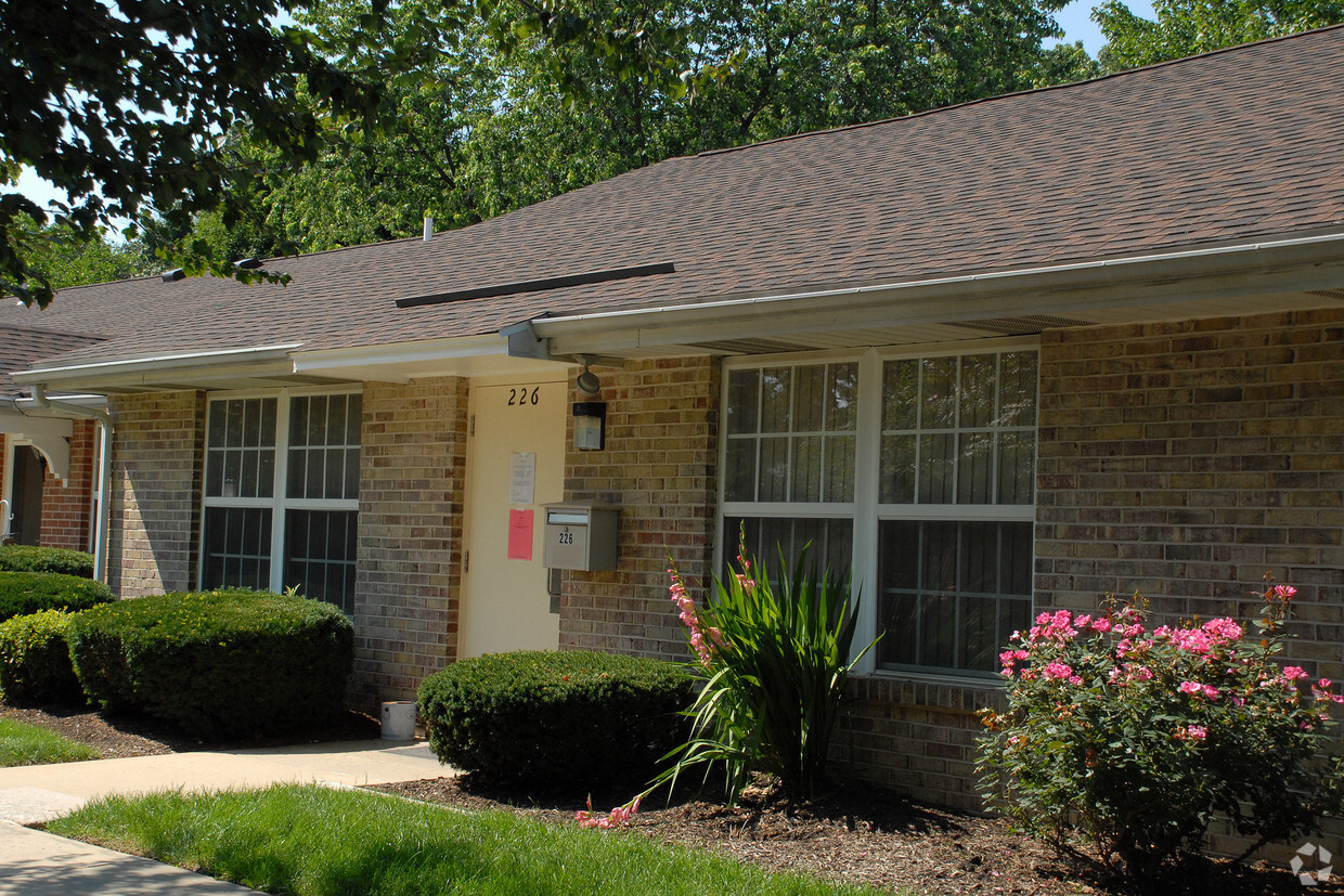 Building Photo - Dairyland Apartments