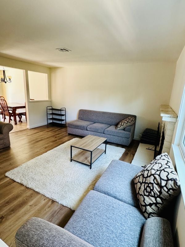 Foto del edificio - 14675 Red Hill Ave
