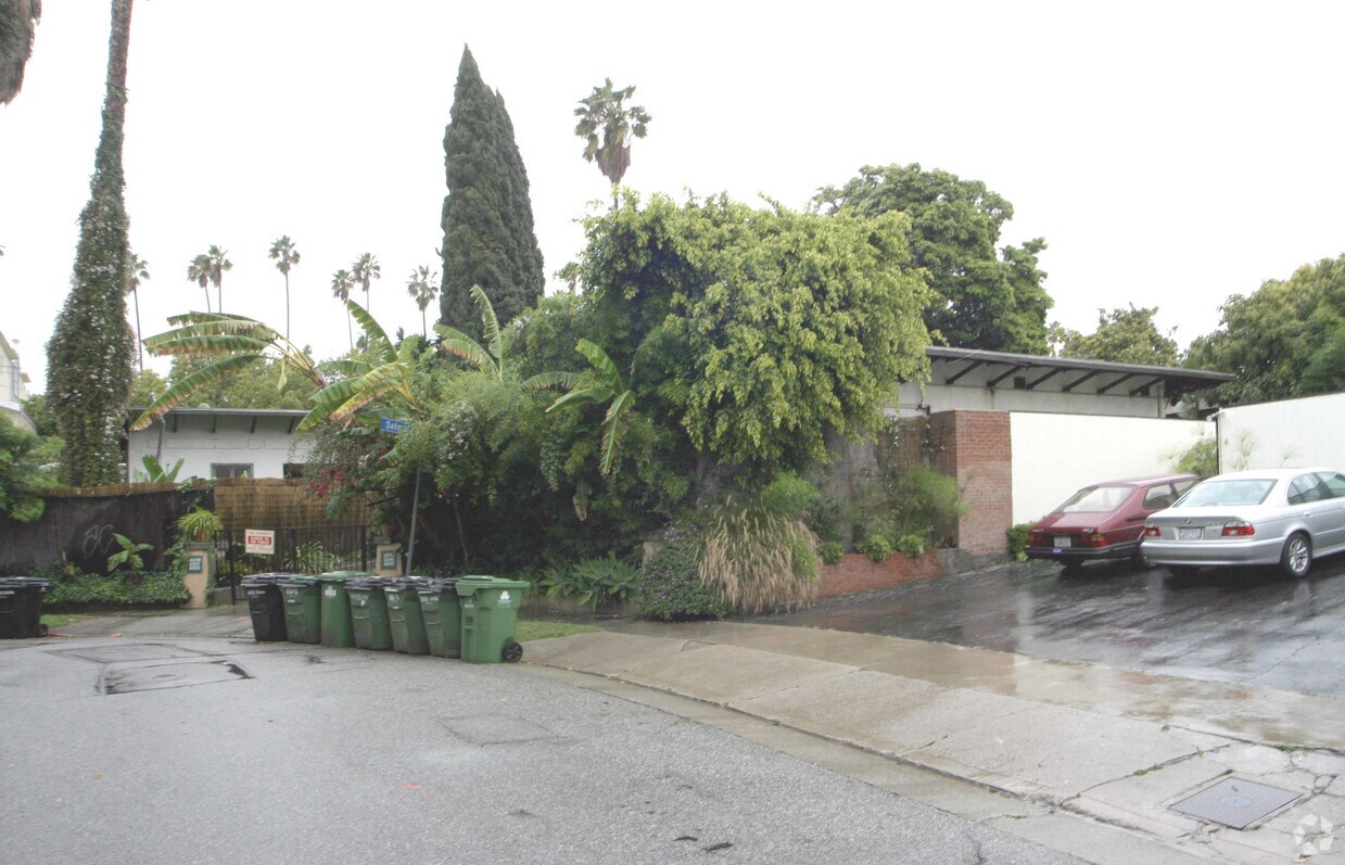 Foto del edificio - 6043-6053 Selma Ave