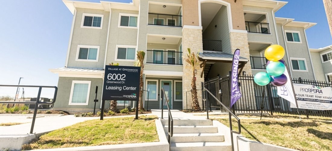 Foto principal - 6002 Greenwood Dr