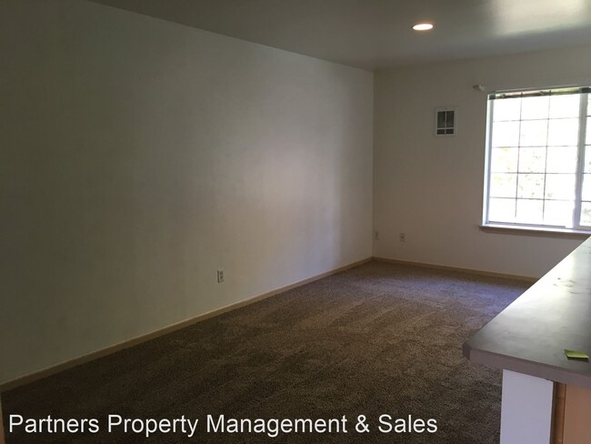 Building Photo - 426 NE Quimby Ave