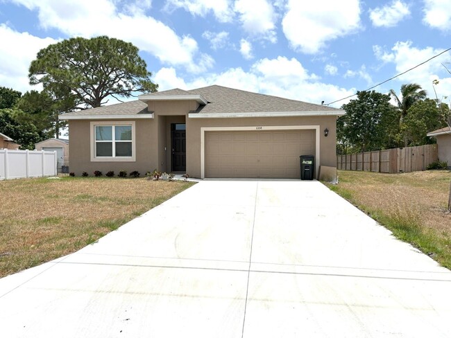 Foto del edificio - Northwest Tremont Avenue, Port St. Lucie, ...