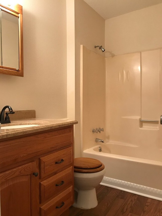 Building Photo - 1 Bed, 1 Bath - Apartment