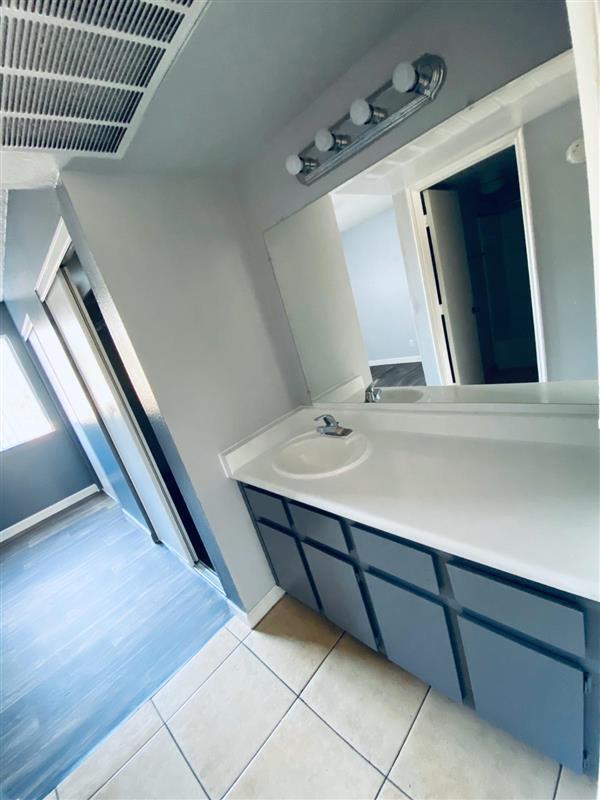 Building Photo - Tempe bedroom