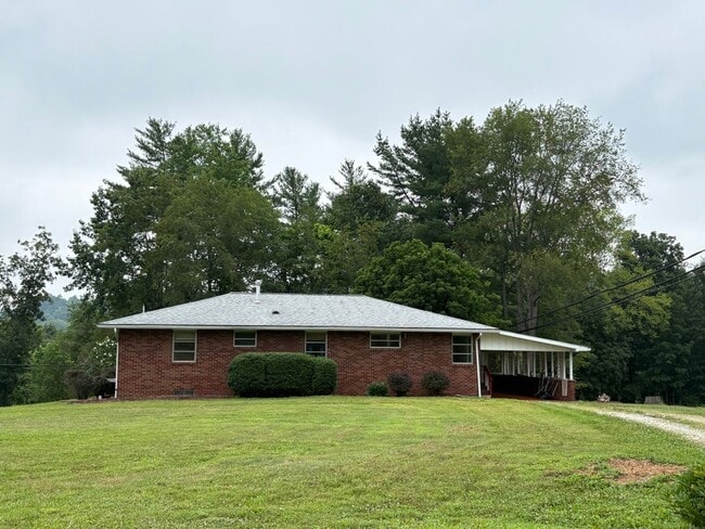 Building Photo - Nice Southside Find