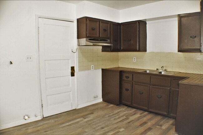 Kitchen - 813 Kentucky St