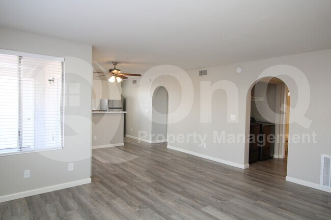 Foto del edificio - 9936 E Birchwood Ave