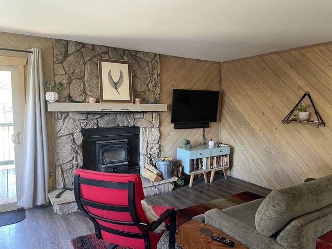 Foto del edificio - 192 Laurel Mountain Rd