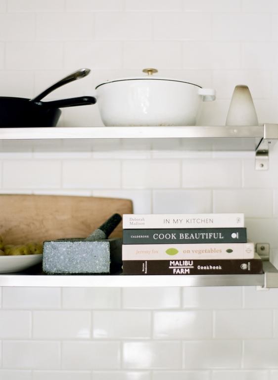 Building Photo - Bright  Airy Upper Queen Anne Apartment
