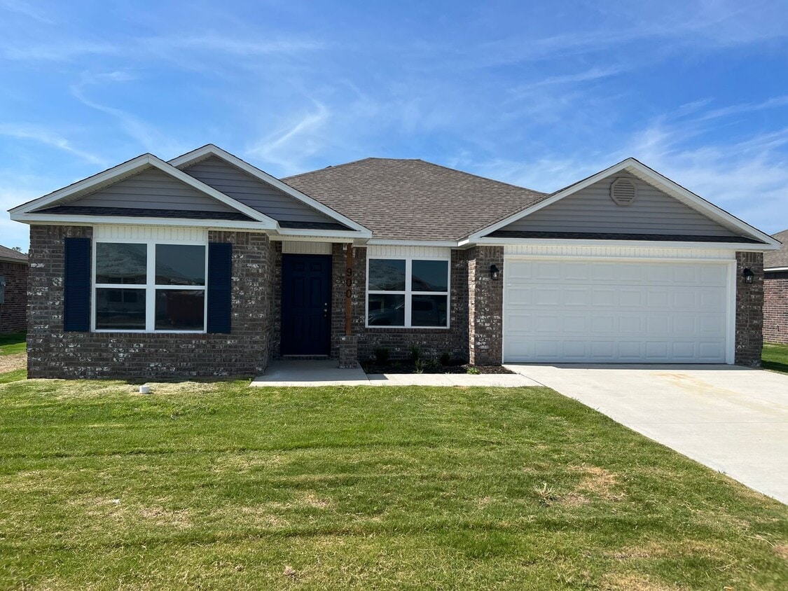 900 Tanner Dr, Siloam Springs, AR 72761 House Rental in Siloam