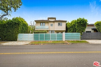 Building Photo - 841 N Crescent Heights Blvd