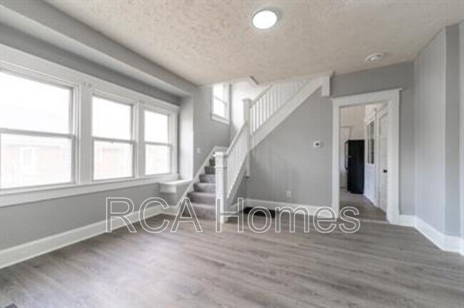 Foto del edificio - 1037 N Parker Ave